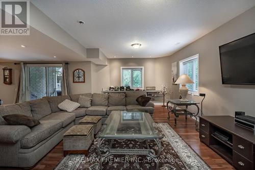 34 Headwaters Lane, Mono, ON - Indoor Photo Showing Living Room