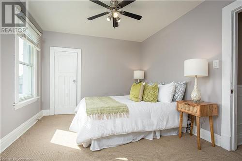 209 Weir Street N, Hamilton, ON - Indoor Photo Showing Bedroom