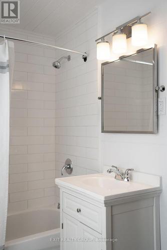 29 Johnson Street, Prince Edward County (Picton), ON - Indoor Photo Showing Bathroom