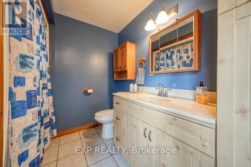 41 Queen Street, Strathroy-Caradoc (Caradoc), ON - Indoor Photo Showing Bathroom