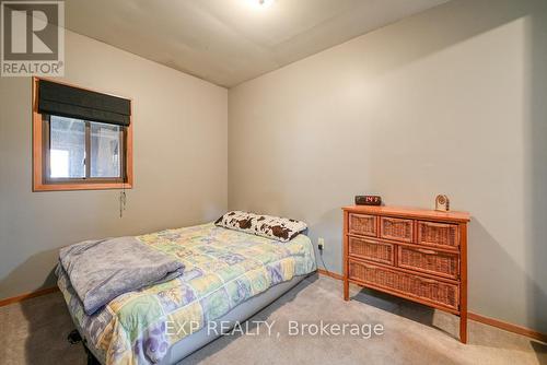 41 Queen Street, Strathroy-Caradoc (Caradoc), ON - Indoor Photo Showing Bedroom