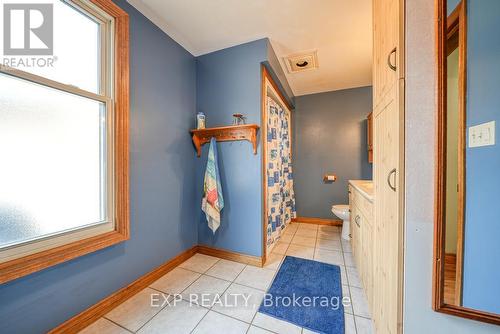 41 Queen Street, Strathroy-Caradoc (Caradoc), ON - Indoor Photo Showing Other Room