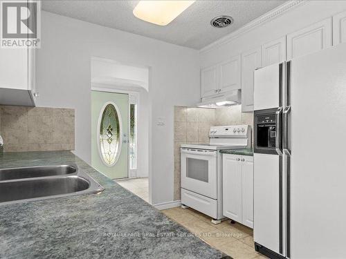 72 Glenvale Boulevard, Brampton, ON - Indoor Photo Showing Kitchen With Double Sink