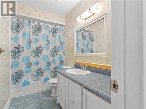 72 Glenvale Boulevard, Brampton, ON - Indoor Photo Showing Bathroom