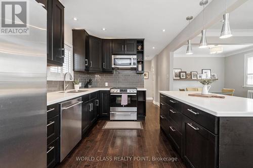 9 Thirty Second Street, Toronto, ON - Indoor Photo Showing Kitchen With Upgraded Kitchen