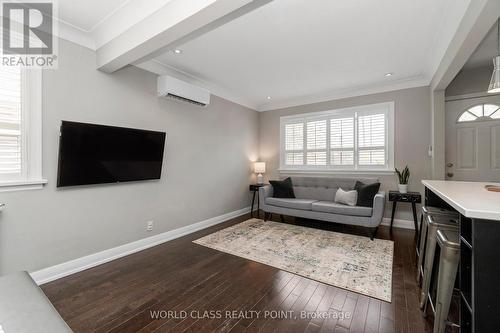 9 Thirty Second Street, Toronto, ON - Indoor Photo Showing Living Room