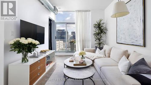 622 - 510 King Street E, Toronto, ON - Indoor Photo Showing Living Room