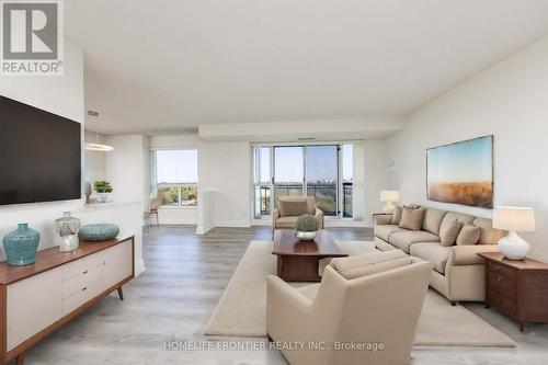 1506 - 188 Doris Avenue, Toronto, ON - Indoor Photo Showing Living Room