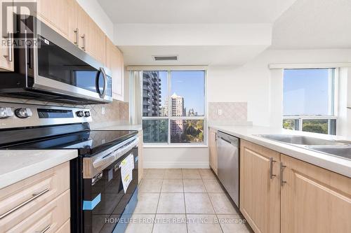 1506 - 188 Doris Avenue, Toronto (Newtonbrook East), ON - Indoor Photo Showing Kitchen