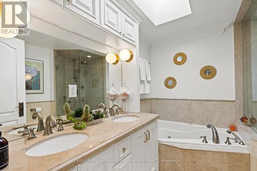 118 Helendale Avenue, Toronto, ON - Indoor Photo Showing Bathroom