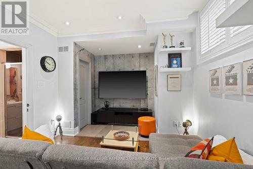 118 Helendale Avenue, Toronto (Yonge-Eglinton), ON - Indoor Photo Showing Living Room