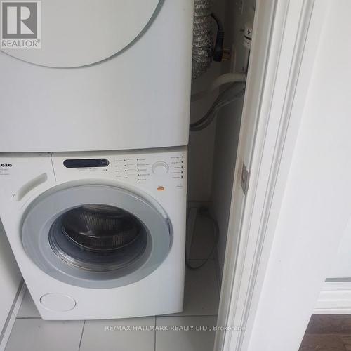 5107 - 8 The Esplanade, Toronto (Waterfront Communities), ON - Indoor Photo Showing Laundry Room