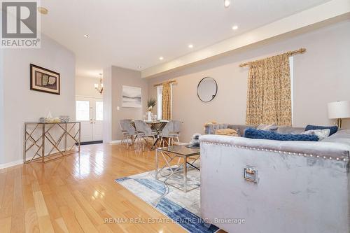 450 Whitby Shores Green Way, Whitby, ON - Indoor Photo Showing Living Room