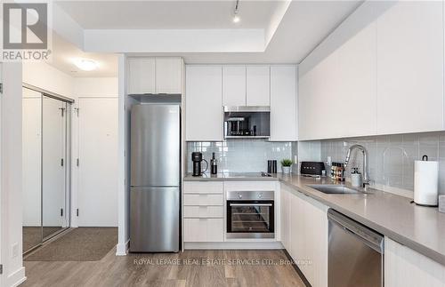 1302 - 297 Oak Walk Drive, Oakville (Uptown Core), ON - Indoor Photo Showing Kitchen With Stainless Steel Kitchen