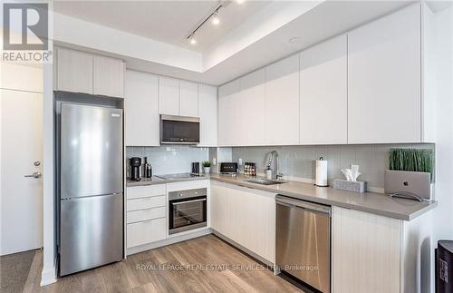 1302 - 297 Oak Walk Drive, Oakville (Uptown Core), ON - Indoor Photo Showing Kitchen With Stainless Steel Kitchen