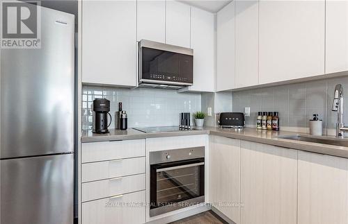 1302 - 297 Oak Walk Drive, Oakville (Uptown Core), ON - Indoor Photo Showing Kitchen