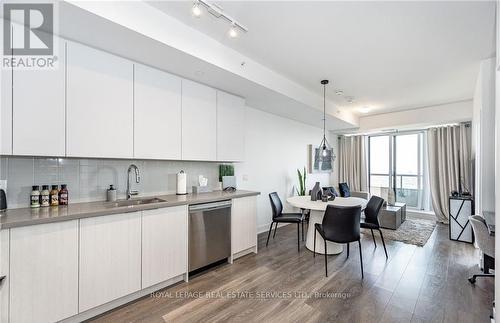 1302 - 297 Oak Walk Drive, Oakville, ON - Indoor Photo Showing Kitchen