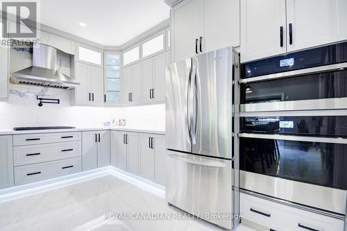 56 Stephanie Avenue, Brampton, ON - Indoor Photo Showing Kitchen With Upgraded Kitchen