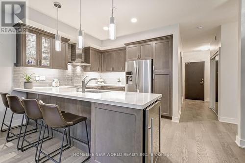 Gr17 - 1575 Lakeshore Road W, Mississauga, ON - Indoor Photo Showing Kitchen With Upgraded Kitchen