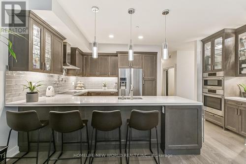 Gr17 - 1575 Lakeshore Road W, Mississauga (Clarkson), ON - Indoor Photo Showing Kitchen With Upgraded Kitchen