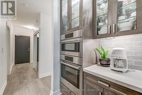 Gr17 - 1575 Lakeshore Road W, Mississauga, ON - Indoor Photo Showing Kitchen