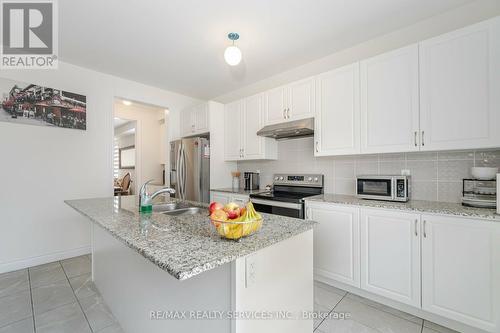 36 Lowell Crescent, Brampton, ON - Indoor Photo Showing Kitchen With Double Sink With Upgraded Kitchen