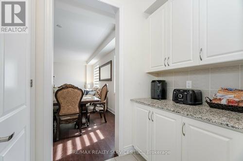 36 Lowell Crescent, Brampton, ON - Indoor Photo Showing Kitchen