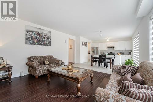 36 Lowell Crescent, Brampton, ON - Indoor Photo Showing Living Room