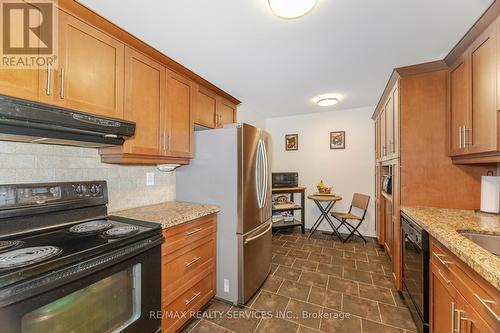 16 Montrose Place, Brampton, ON - Indoor Photo Showing Kitchen