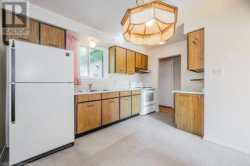 3174 Centennial Drive, Burlington, ON - Indoor Photo Showing Kitchen