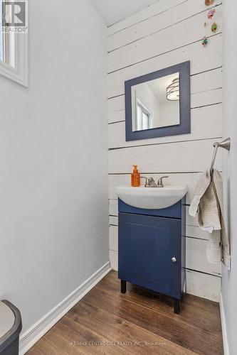 12 Oliver Street, St. Thomas, ON - Indoor Photo Showing Bathroom