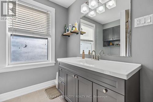 12 Oliver Street, St. Thomas, ON - Indoor Photo Showing Bathroom