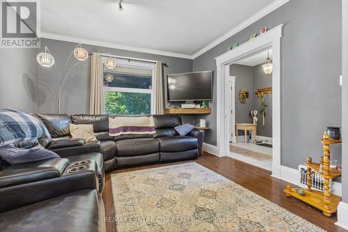 12 Oliver Street, St. Thomas, ON - Indoor Photo Showing Living Room