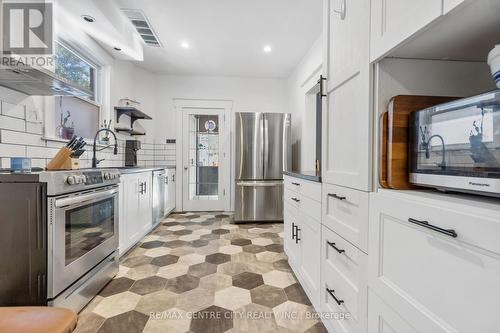 12 Oliver Street, St. Thomas, ON - Indoor Photo Showing Kitchen