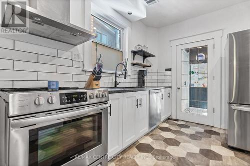 12 Oliver Street, St. Thomas, ON - Indoor Photo Showing Kitchen