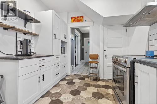 12 Oliver Street, St. Thomas, ON - Indoor Photo Showing Kitchen