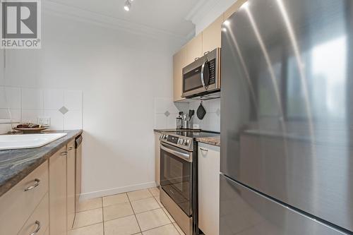 106 1331 Alberni Street, Vancouver, BC - Indoor Photo Showing Kitchen