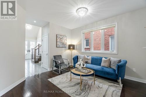 220 Learmont Avenue, Caledon, ON - Indoor Photo Showing Living Room