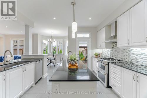 220 Learmont Avenue, Caledon, ON - Indoor Photo Showing Kitchen With Upgraded Kitchen