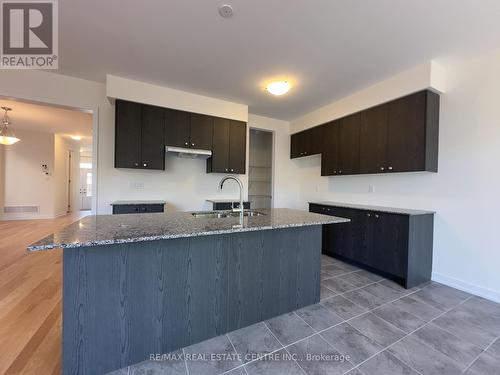 60 Moss Drive, Cambridge, ON - Indoor Photo Showing Kitchen