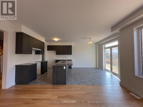 60 Moss Drive, Cambridge, ON - Indoor Photo Showing Kitchen