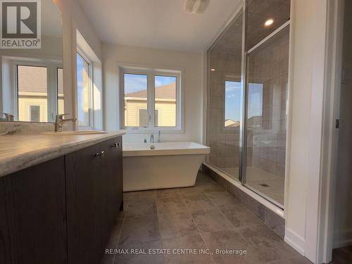 60 Moss Drive, Cambridge, ON - Indoor Photo Showing Bathroom