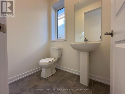 60 Moss Drive, Cambridge, ON - Indoor Photo Showing Bathroom