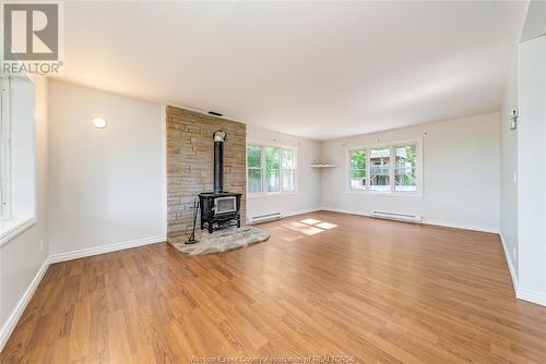 5334 Concession Rd 5 South, Amherstburg, ON - Indoor Photo Showing Living Room With Fireplace