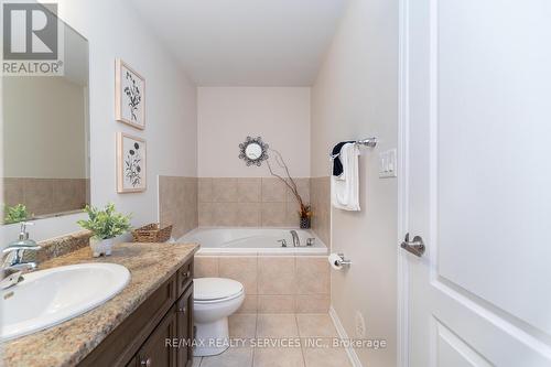 39 Vanhorne Close, Brampton, ON - Indoor Photo Showing Bathroom