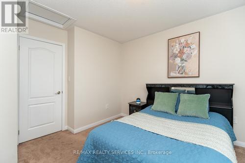 39 Vanhorne Close, Brampton, ON - Indoor Photo Showing Bedroom