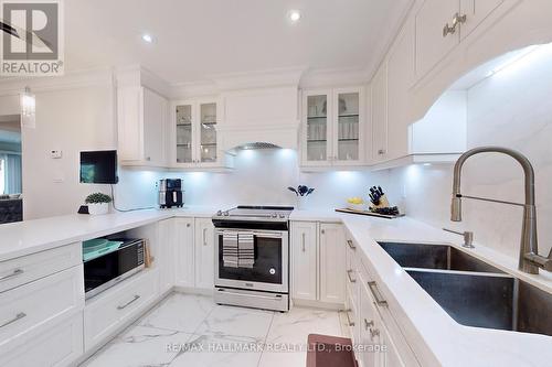 227 Chalfield Lane, Mississauga (Rathwood), ON - Indoor Photo Showing Kitchen With Double Sink With Upgraded Kitchen