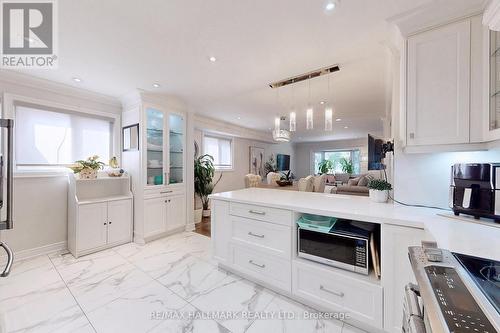 227 Chalfield Lane, Mississauga, ON - Indoor Photo Showing Kitchen