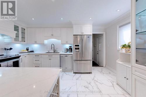 227 Chalfield Lane, Mississauga, ON - Indoor Photo Showing Kitchen With Upgraded Kitchen