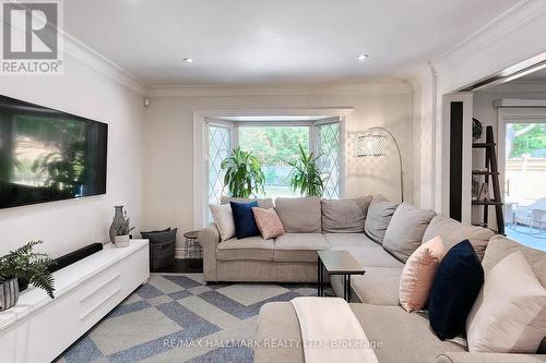 227 Chalfield Lane, Mississauga (Rathwood), ON - Indoor Photo Showing Living Room